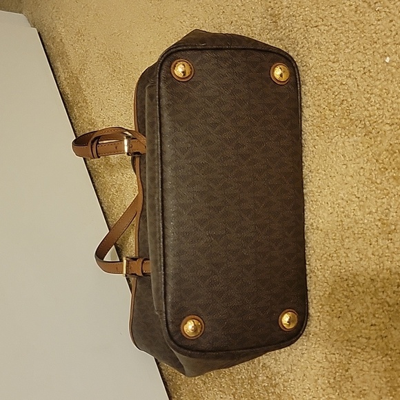 Michael Kors Medium Jet Set Tote - Picture 7 of 12